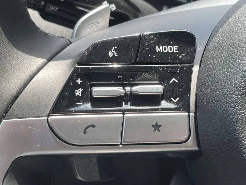 Used 2022 Silver Hyundai SEL Convenience image 22