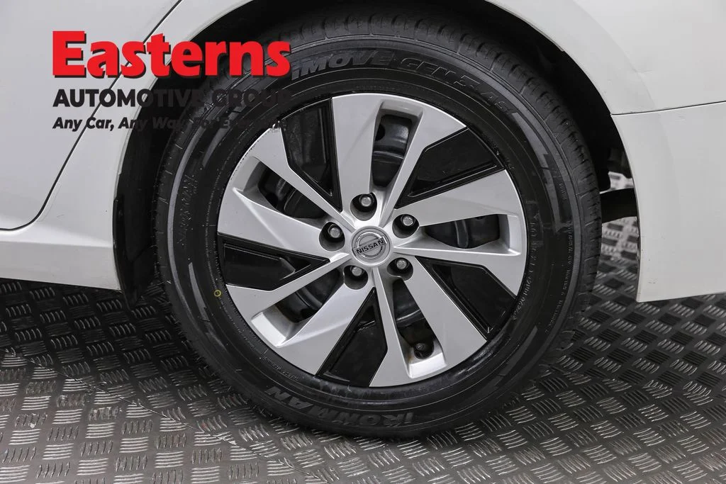Used 2022 White Nissan 2.5 S image 32