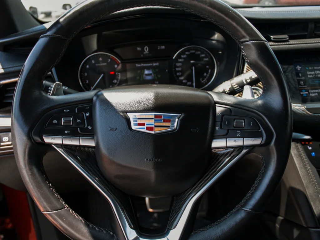 Used 2021  Cadillac Sport image 13