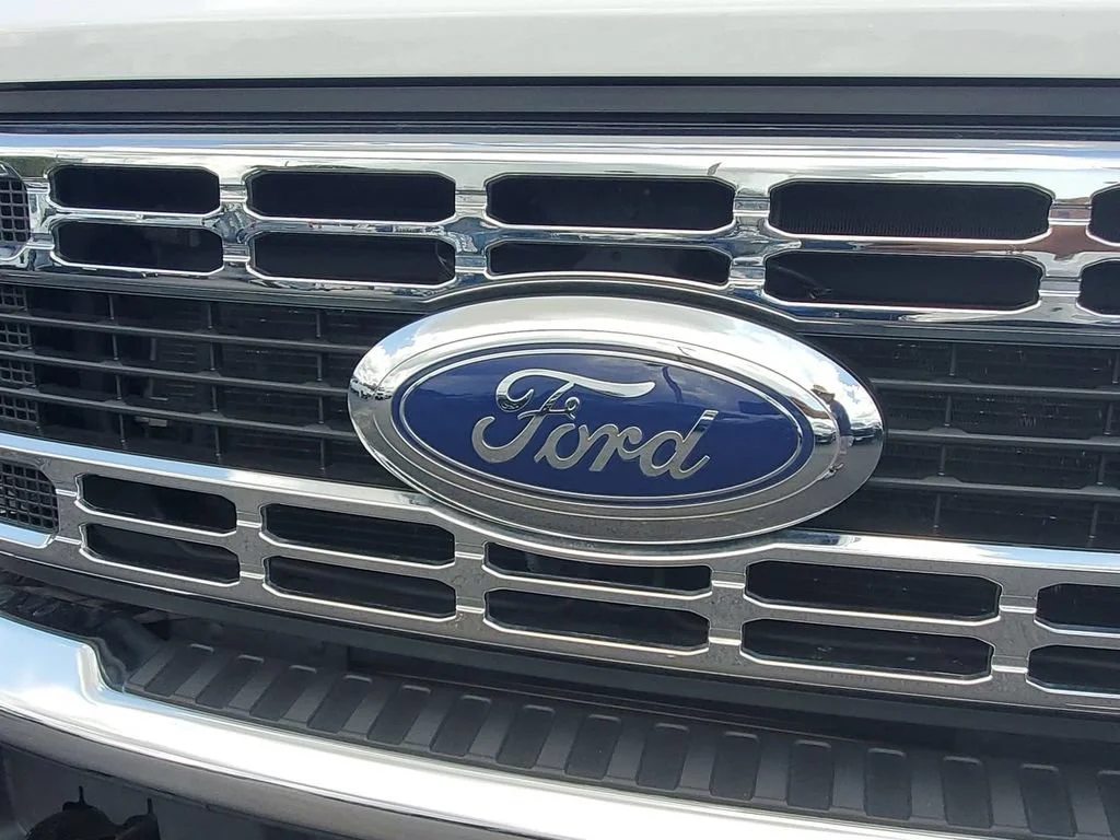 Used 2025 White Ford XL image 36