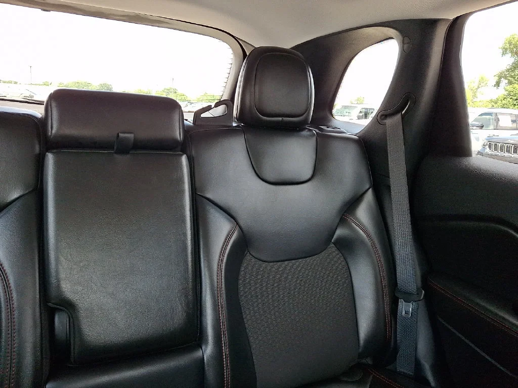 Used 2020 Bright White Clearcoat Jeep Trailhawk image 21