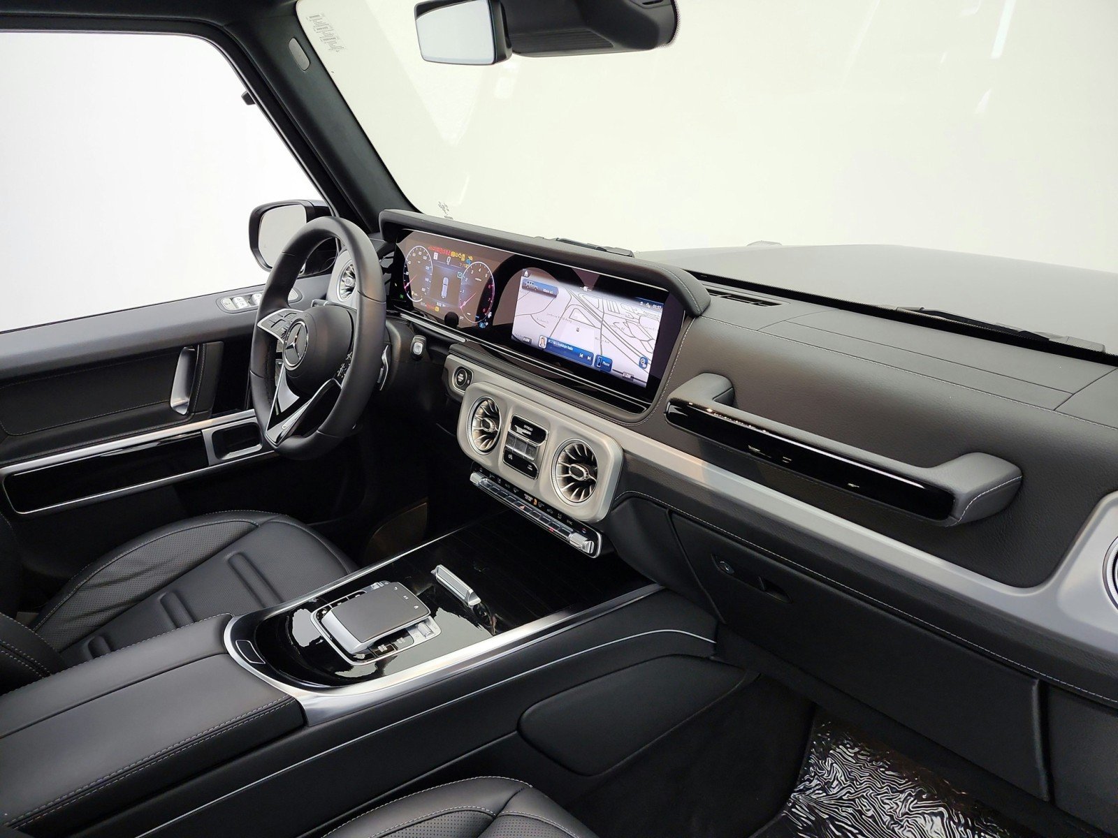 Certified Used 2025 Obsidian Black Metallic Mercedes-Benz G 550 SUV image 19
