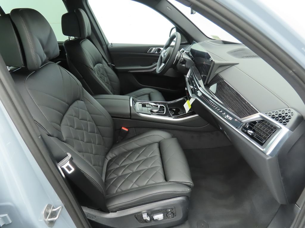 Used 2026 Gray Metallic BMW xDrive40i image 21