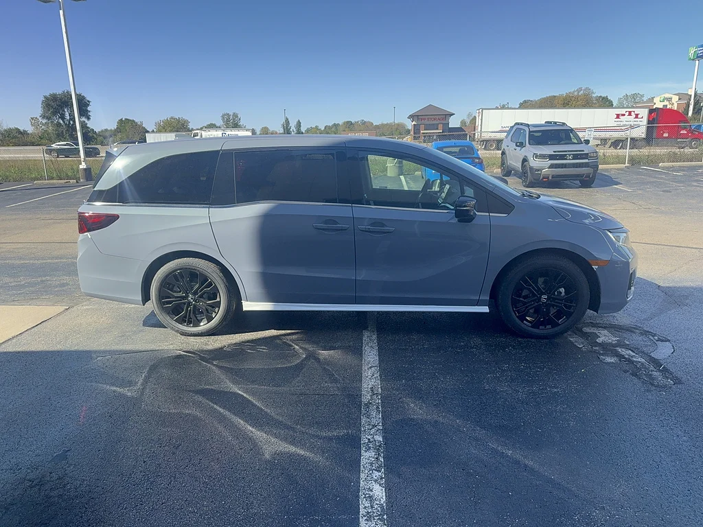 New 2027 Sonic Gray Pearl Honda Sport-L image 4