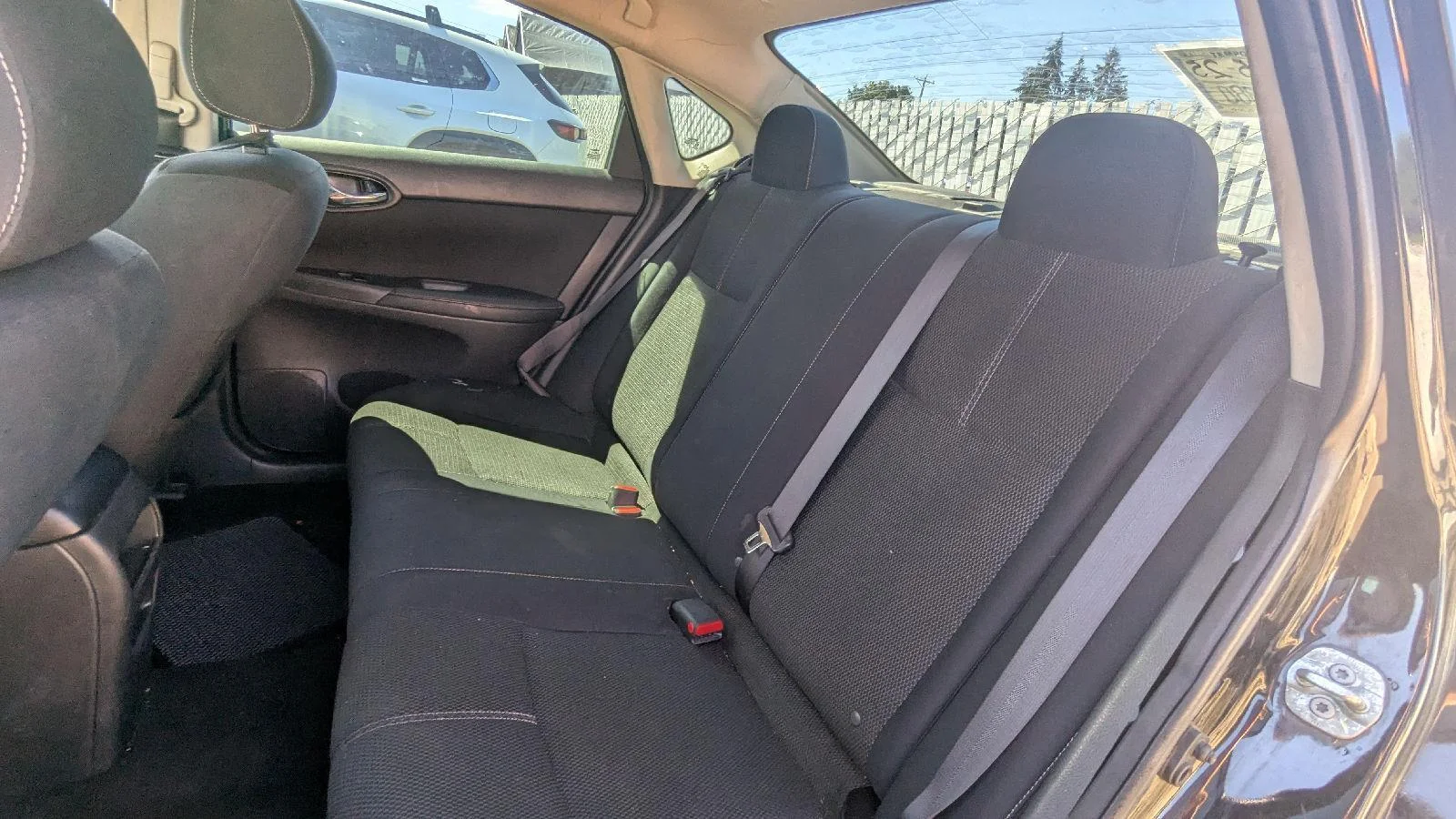 Used 2017  NISSAN  image 10