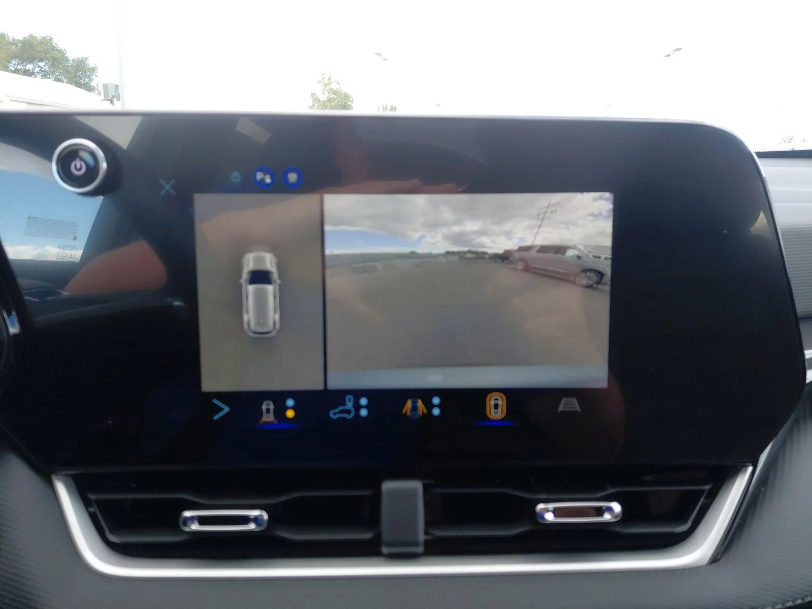2027 Chevrolet Equinox LT - Photo 40