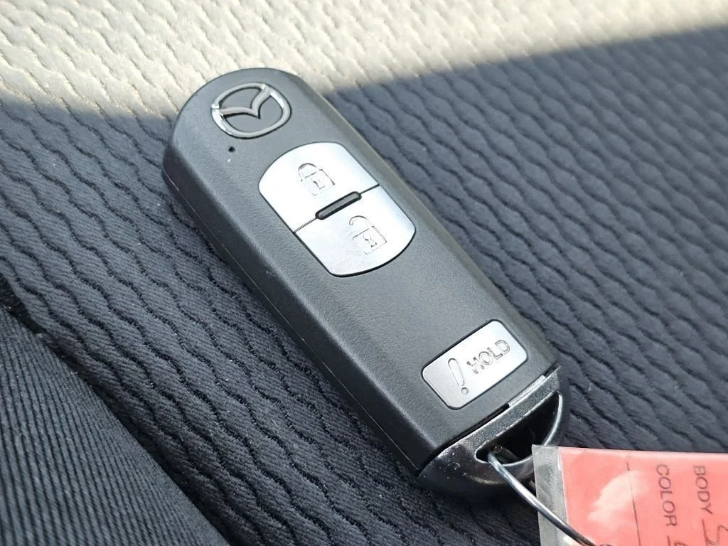 Used 2015 Meteor Gray Mica Mazda Sport image 33