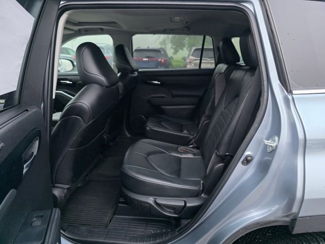Used 2022 Moon Dust Toyota XLE image 18