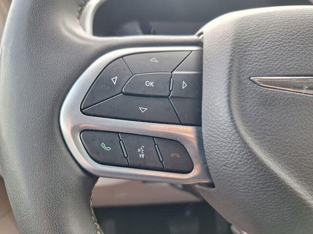 Used 2023 Brilliant Black Crystal Pearlcoat Chrysler Touring L image 13