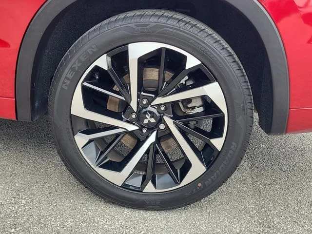 Used 2023 Red Mitsubishi SEL image 8