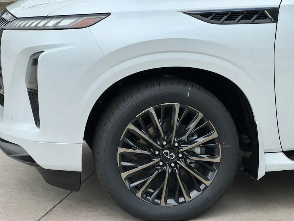 New 2026 2T RADIANT WHIT INFINITI Autograph 4WD image 6