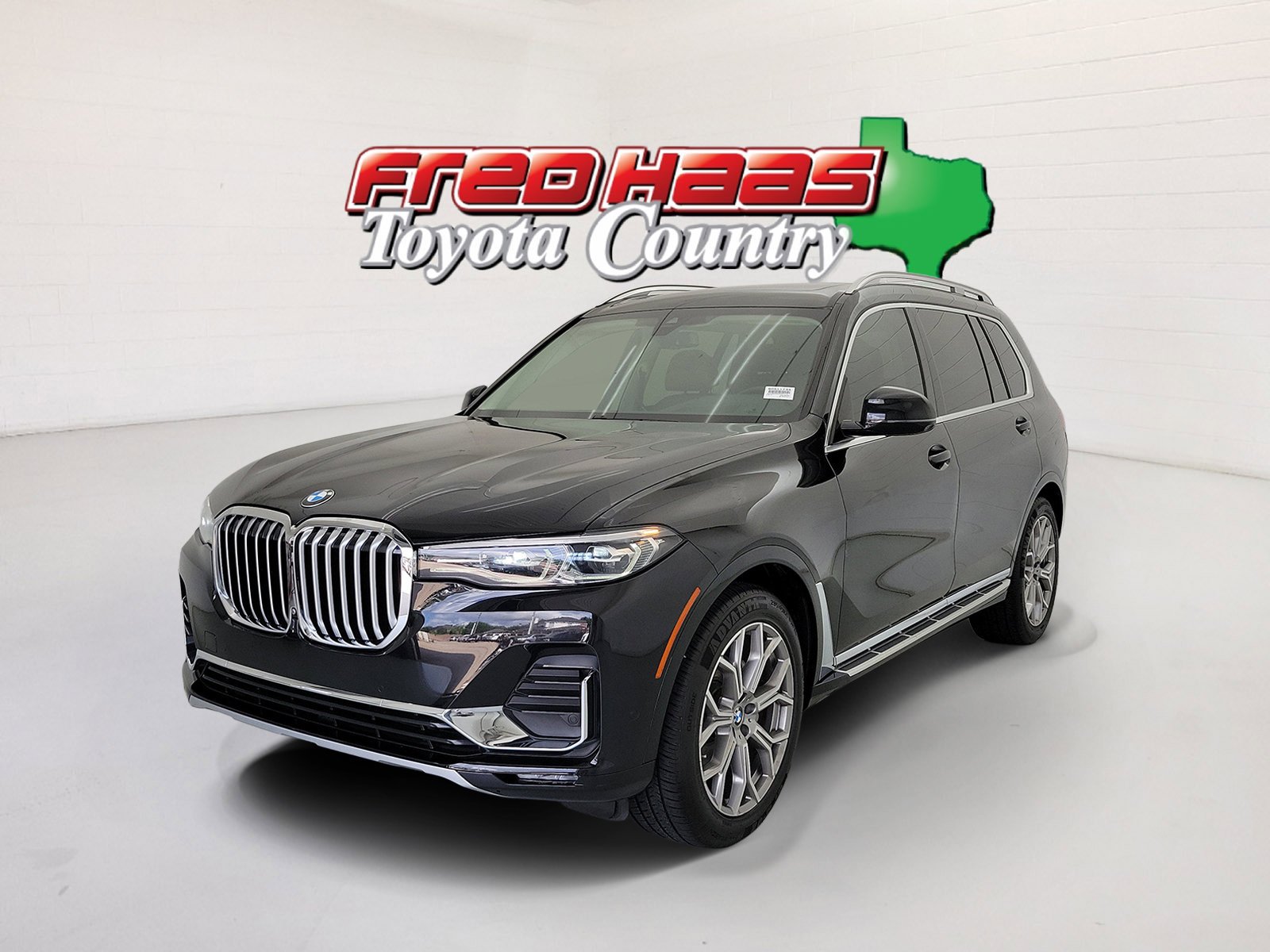 Used 2021 Black Sapphire Metallic BMW xDrive40i image 1