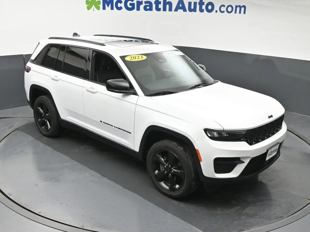 Used 2023 White Jeep Altitude X image 3