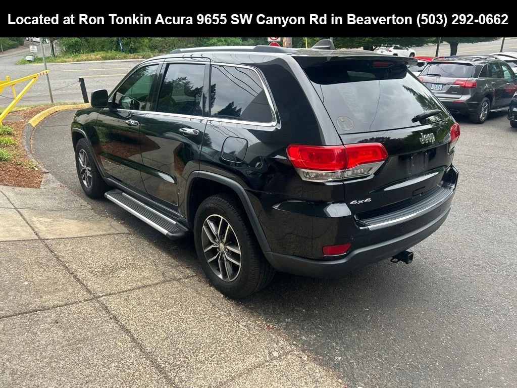 Used 2017 Diamond Black Crystal Pearlcoat Jeep Limited image 6