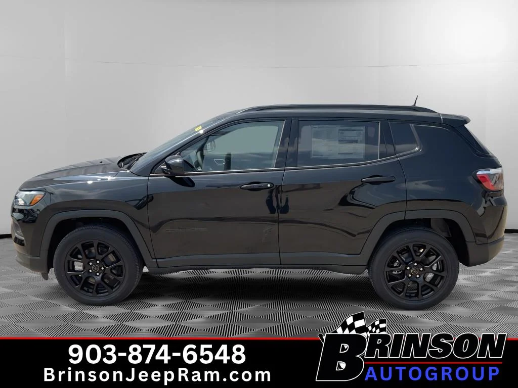 New 2026 Diamond Black Crystal Pearlcoat Jeep Latitude Altitude image 3