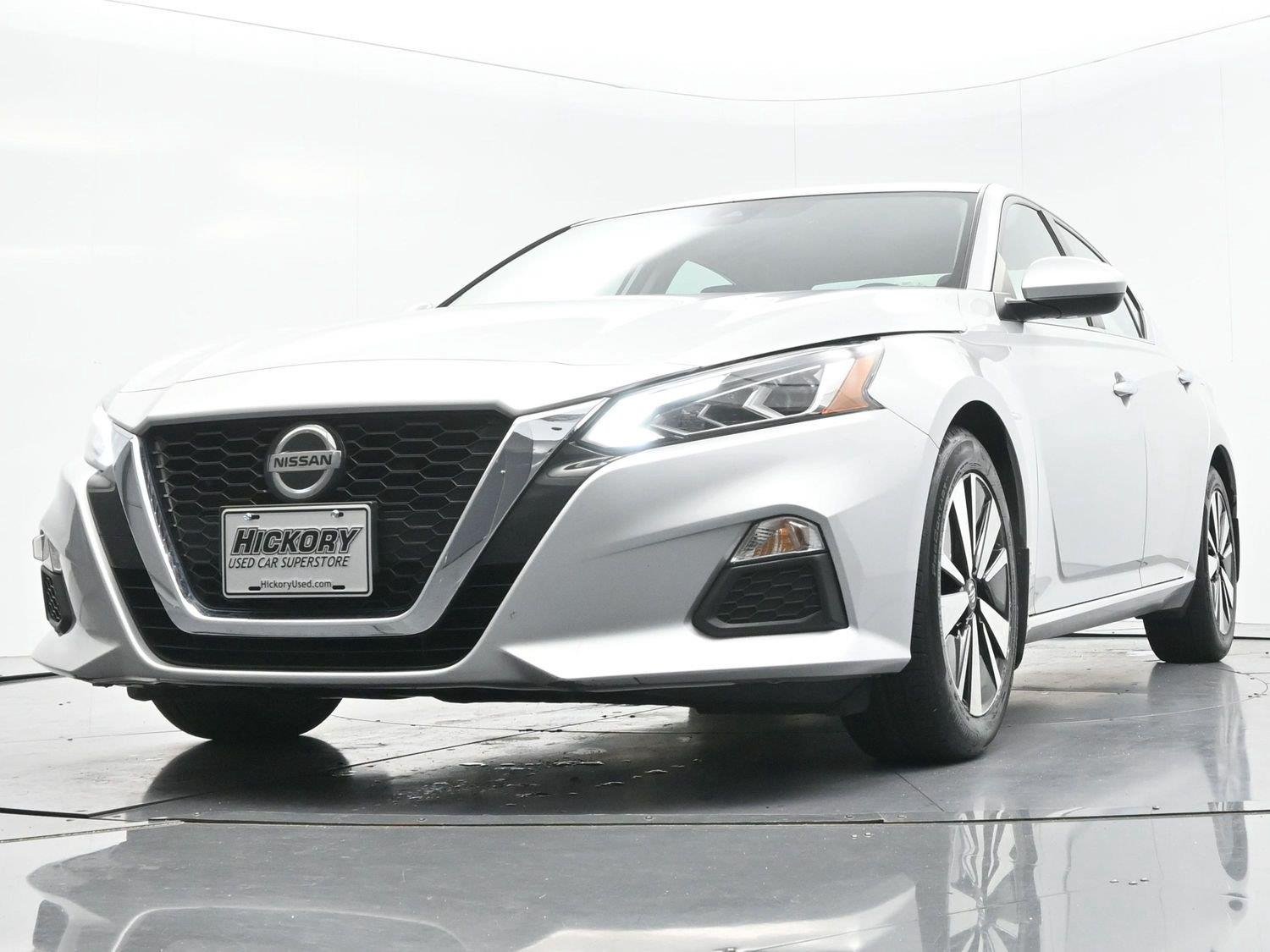Used 2022 Brilliant Silver Metallic Nissan 2.5 SV image 40