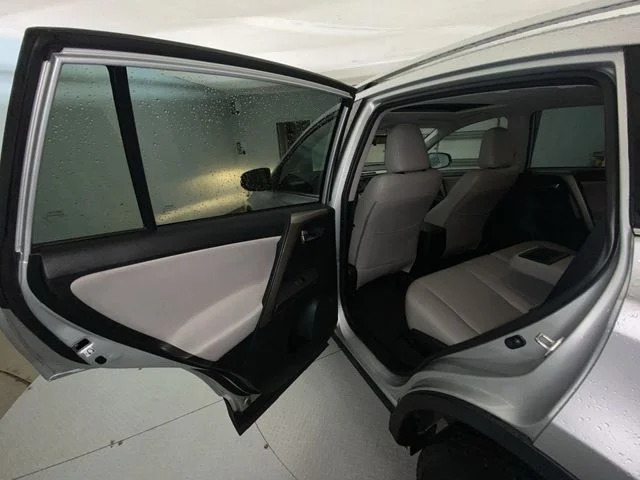 Used 2014 Silver Toyota XLE image 22