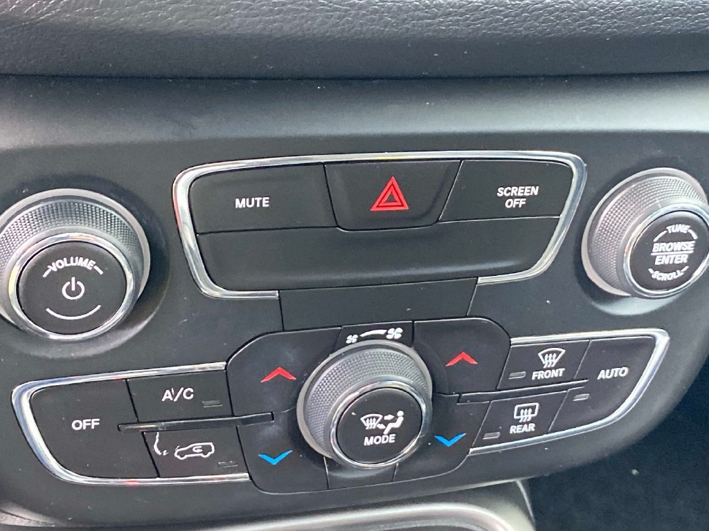 Used 2019 Black Jeep Latitude image 17