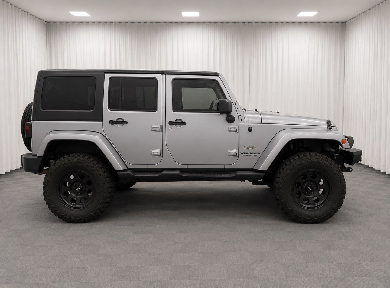Used 2014 Billet Metallic Clearcoat Jeep Sahara image 2