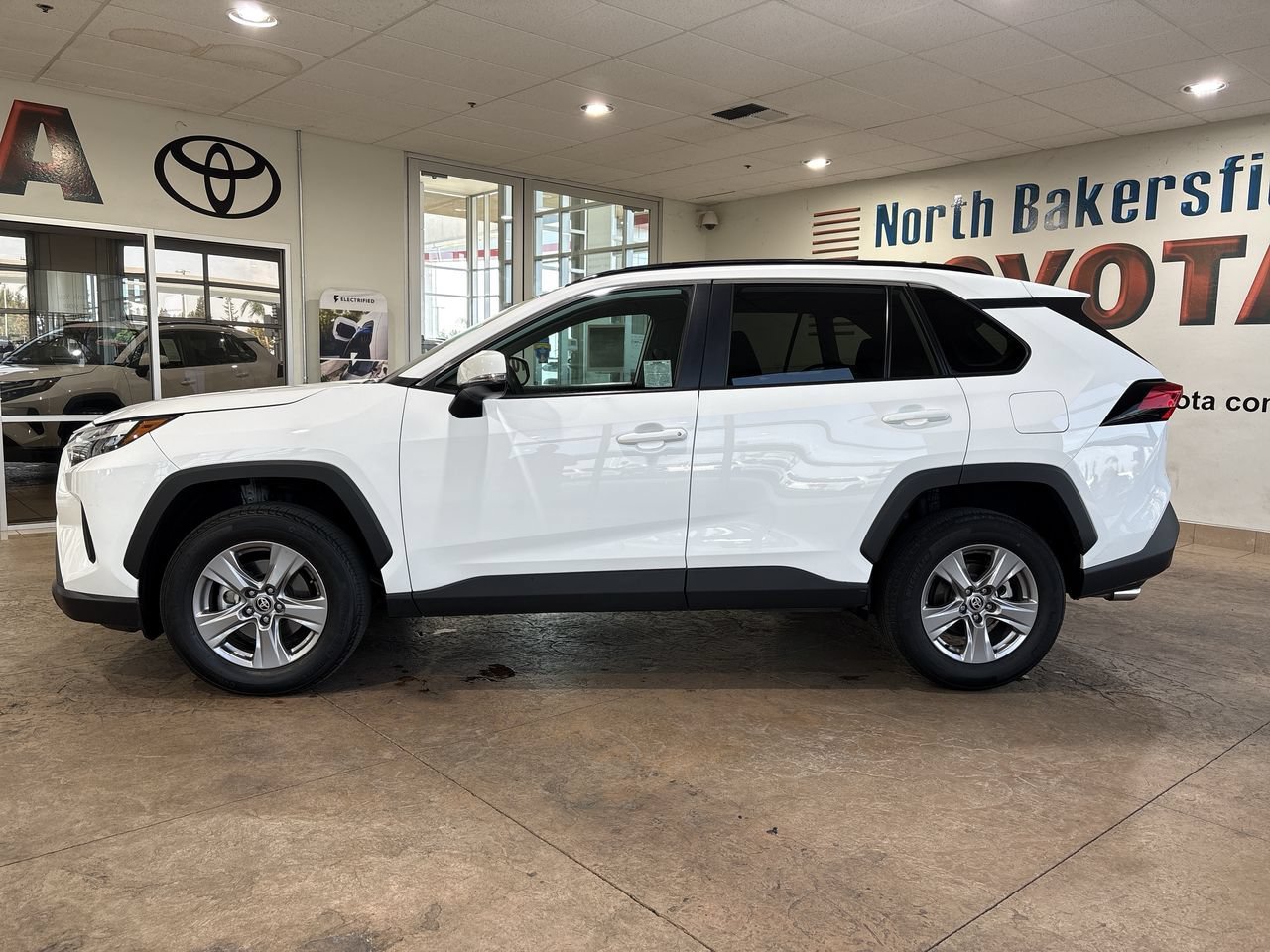 Certified Used 2025 Ice Toyota XLE image 7