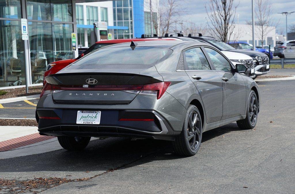 New 2026 Amazon Gray Hyundai SEL Sport Premium image 4