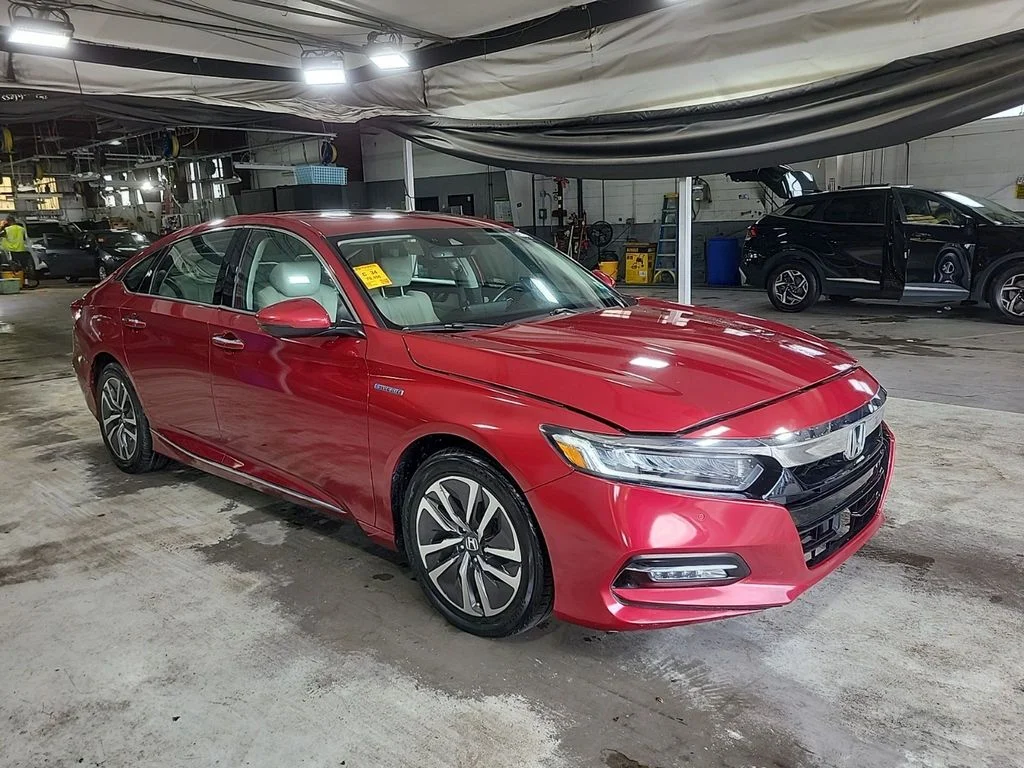 Used 2019 Radiant Red Metallic Honda Touring image 3