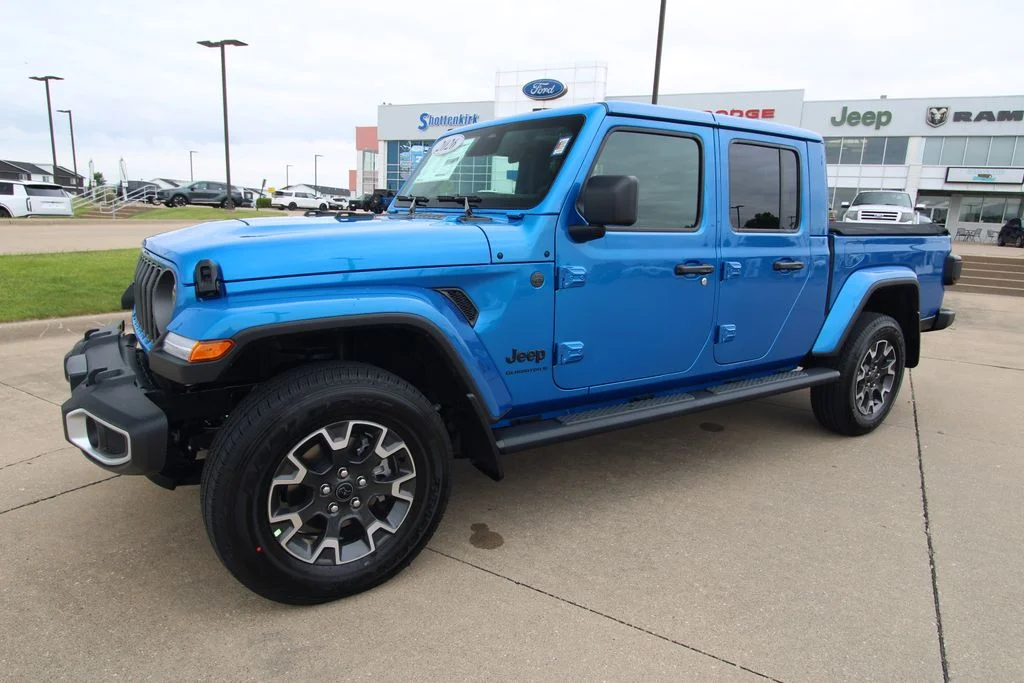 New 2026 Hydro Blue Pearlcoat Jeep Sahara image 17