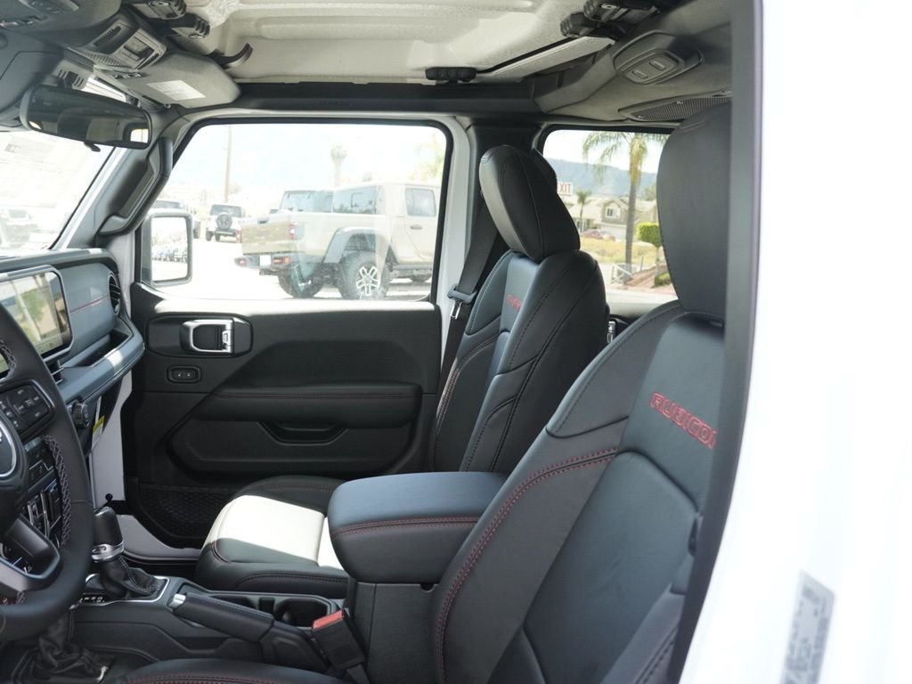 New 2026 Bright White Clear-Coat Exterior Paint Jeep Rubicon image 18