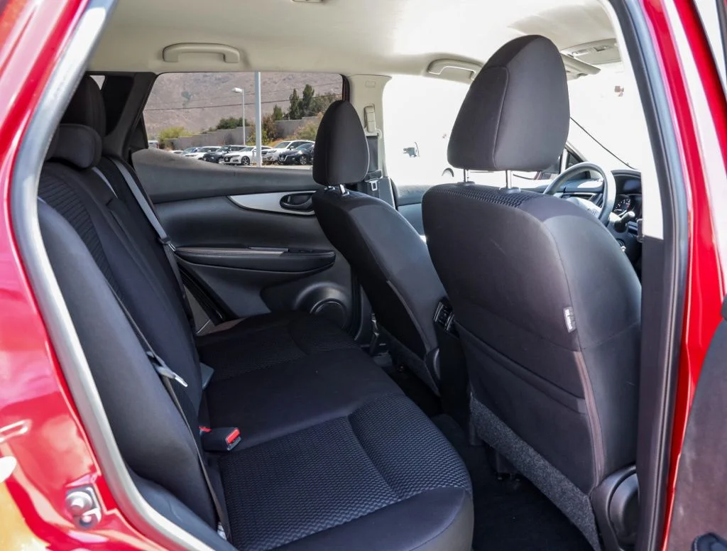 Used 2018 Red Nissan S image 20