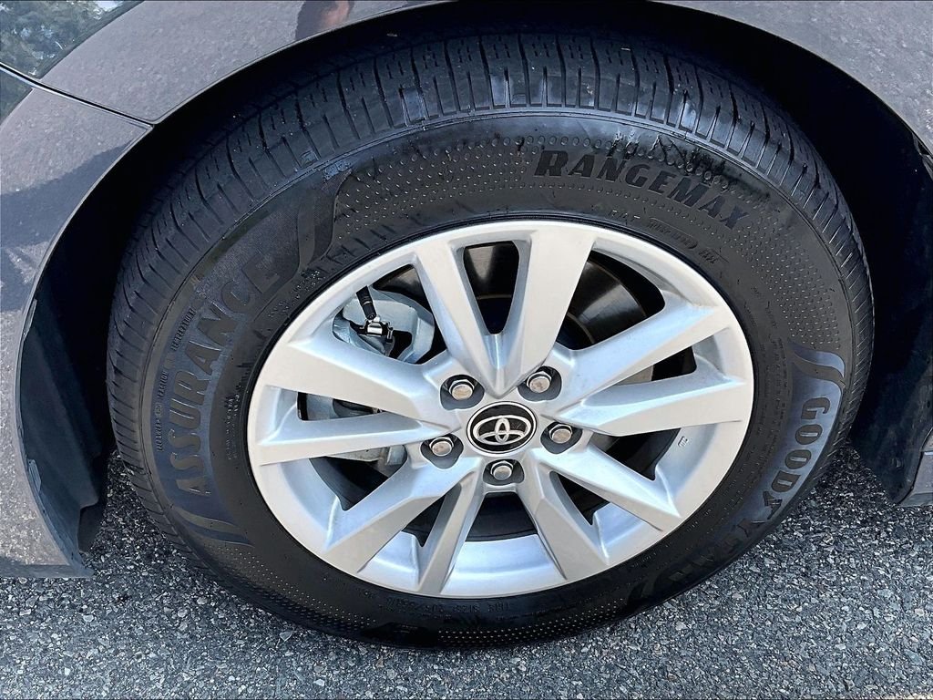 Used 2025  Toyota LE image 7