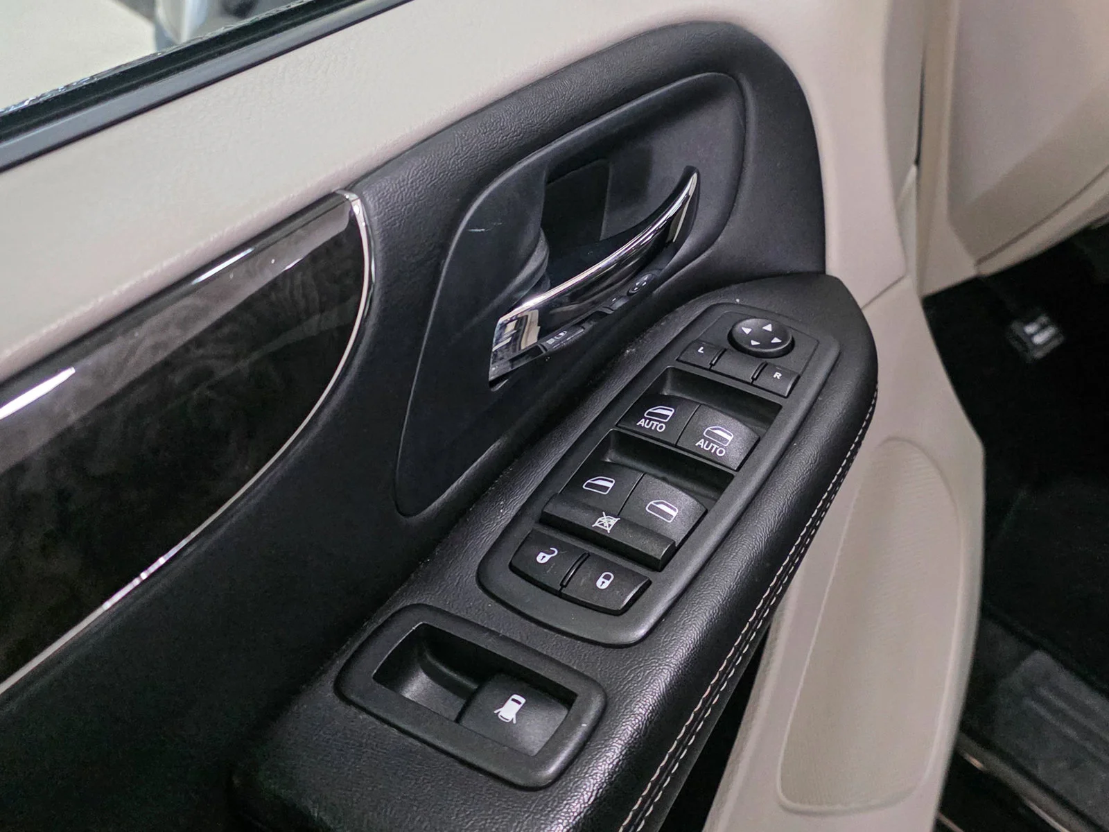Used 2013 Black Chrysler Touring-L image 19