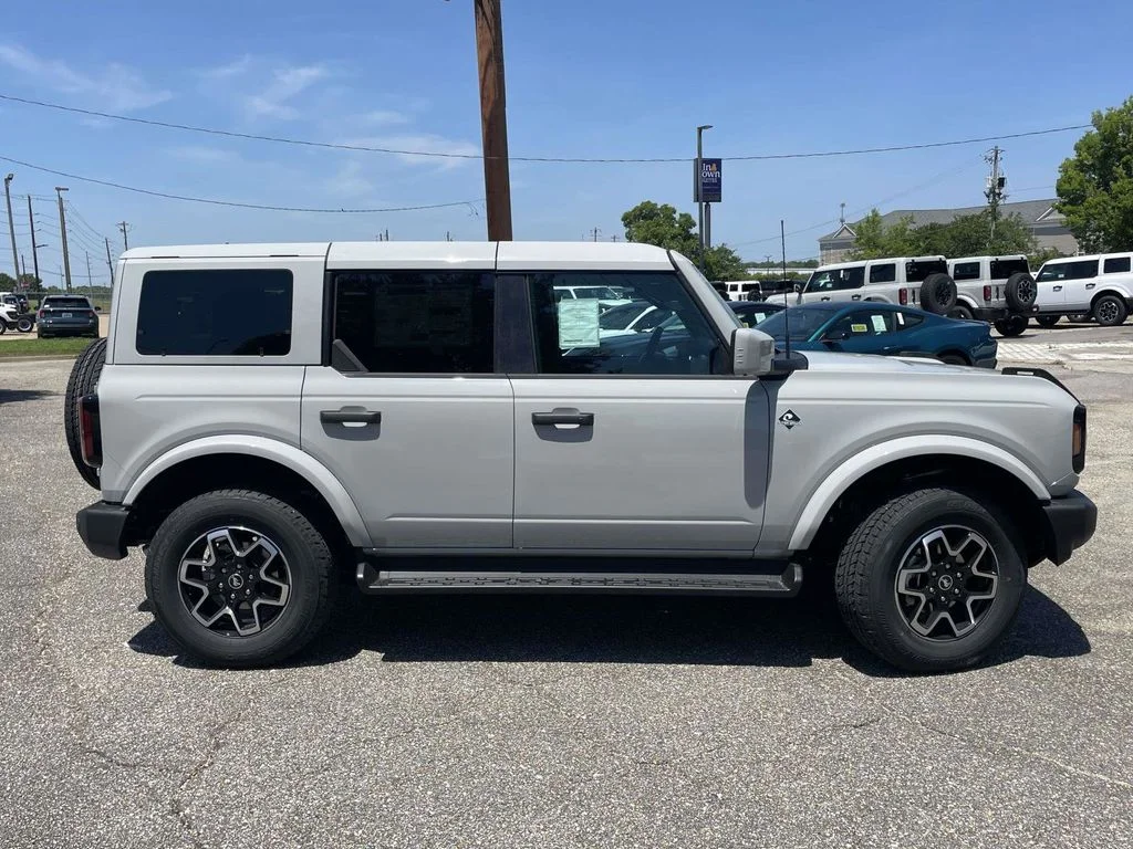 New 2026 White Ford Outer Banks image 2