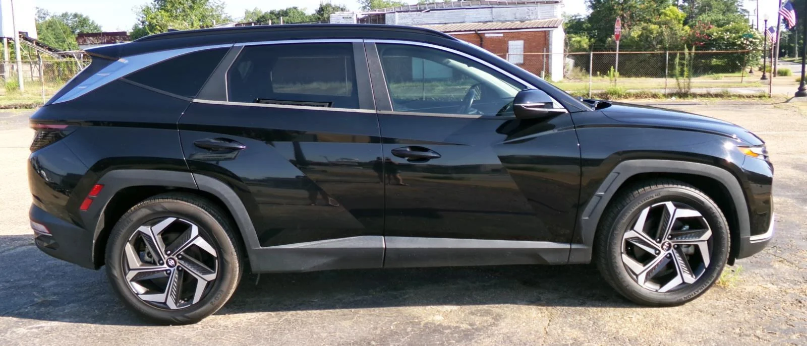 Used 2022 Phantom Black Hyundai SEL image 4