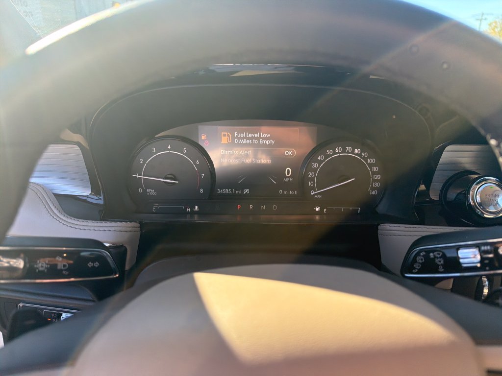 Used 2022 White Lincoln Standard image 19
