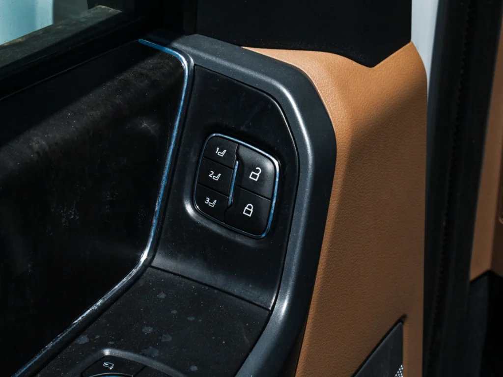 Used 2022 Oxford White Ford LARIAT image 10
