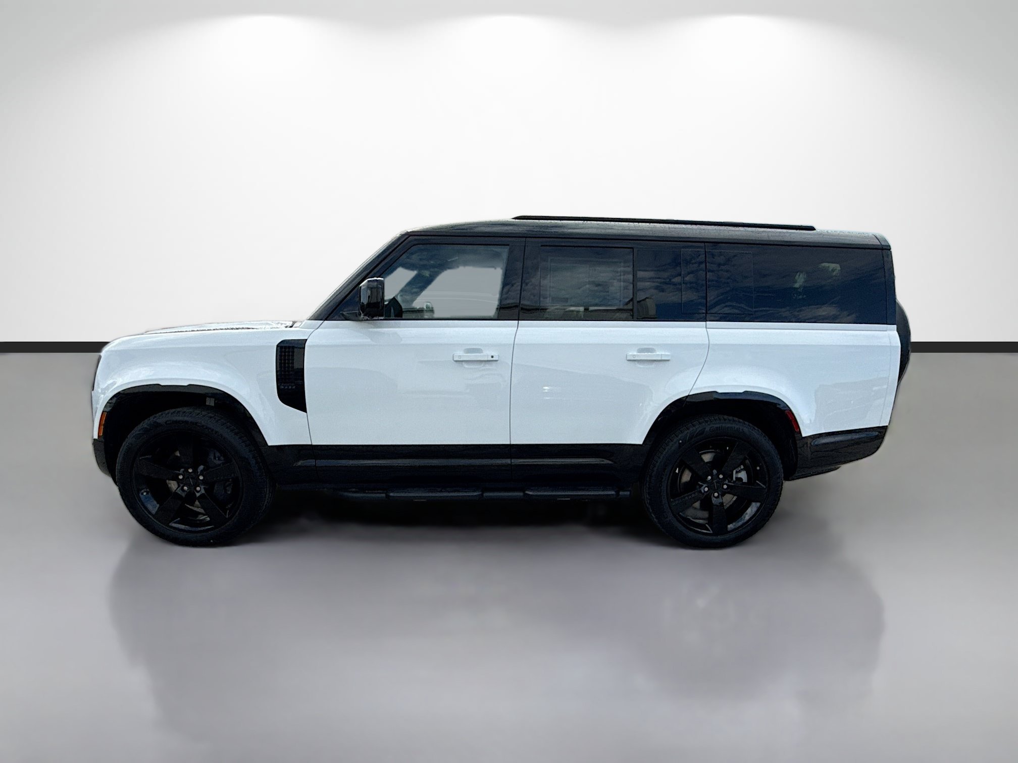 New 2026 Fuji White Land Rover X-Dynamic SE image 2