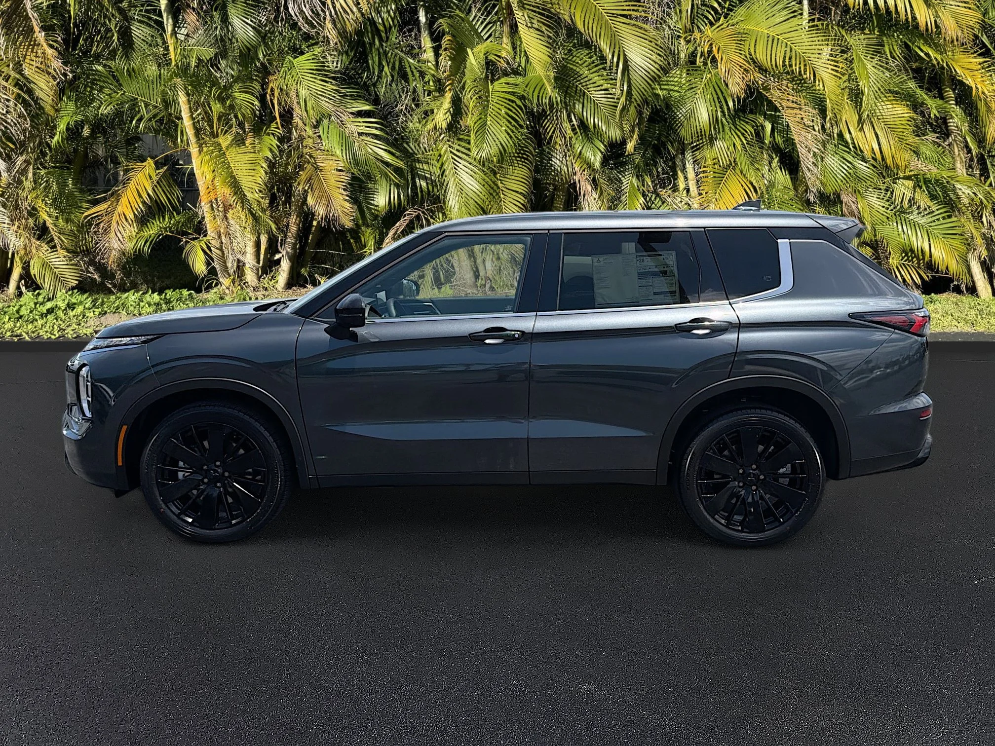 New 2026 Graphite Gray Mitsubishi LE 1.5T 2WD image 7