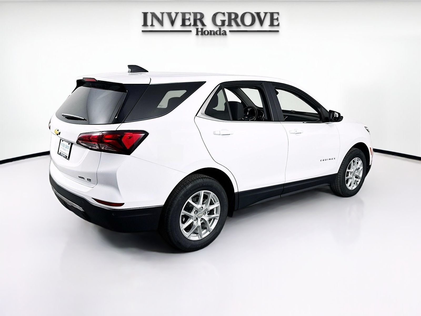 Used 2022 Summit White Chevrolet LT image 5