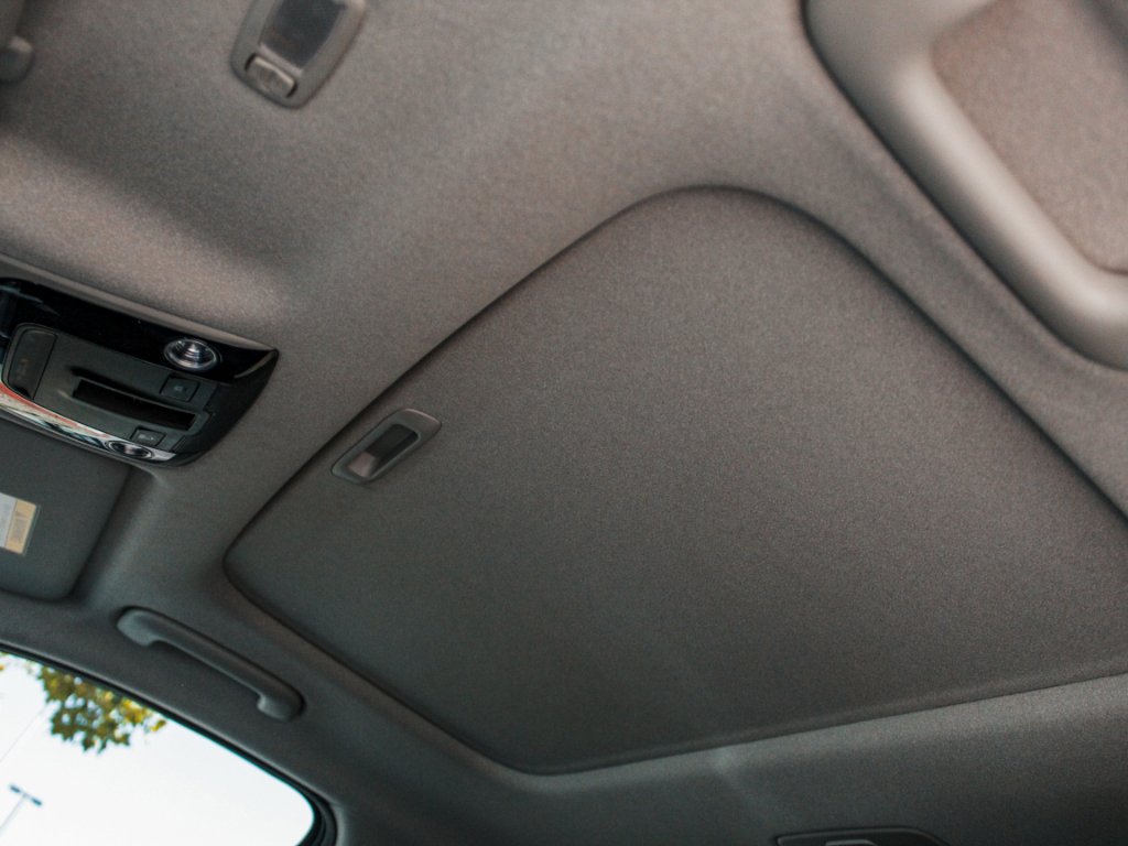 Used 2023 Snow White Pearl Kia Wave image 25