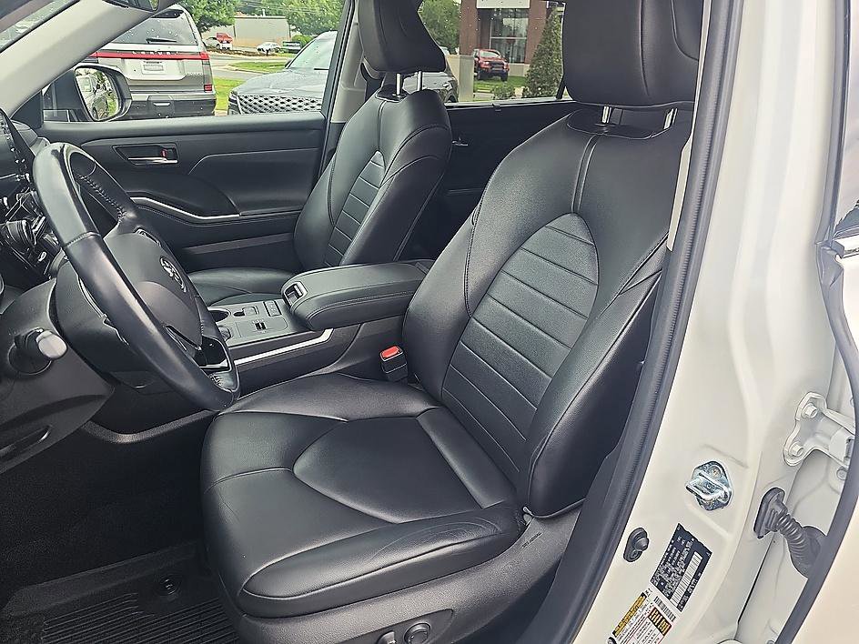 Used 2021 Blizzard Pearl Toyota Hybrid XLE image 17