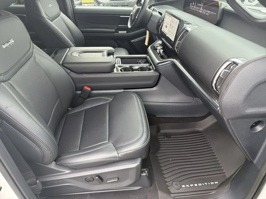 New 2027 White Ford Platinum image 15