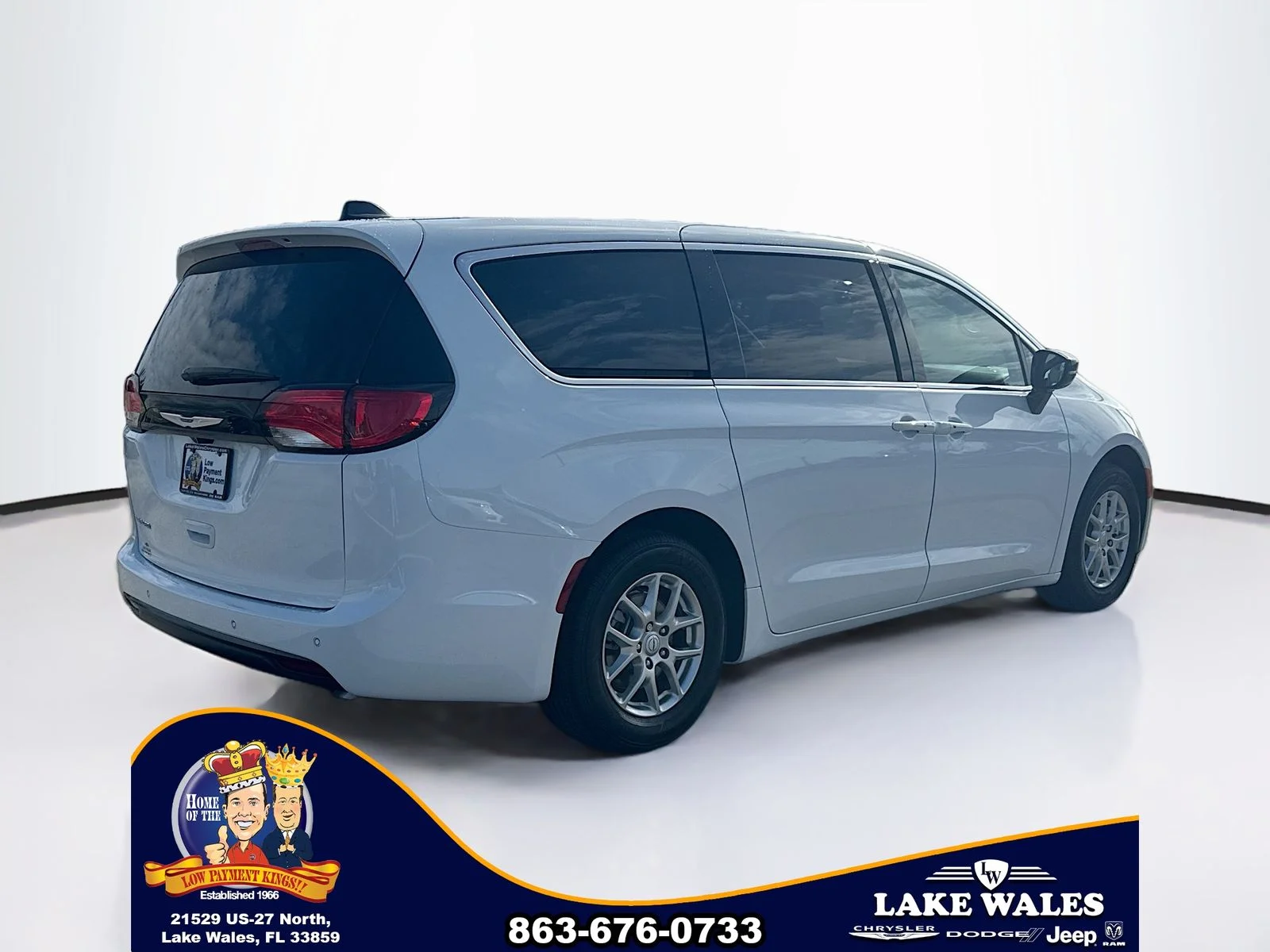 New 2026 Bright White Clear-Coat Exterior Paint Chrysler  image 6