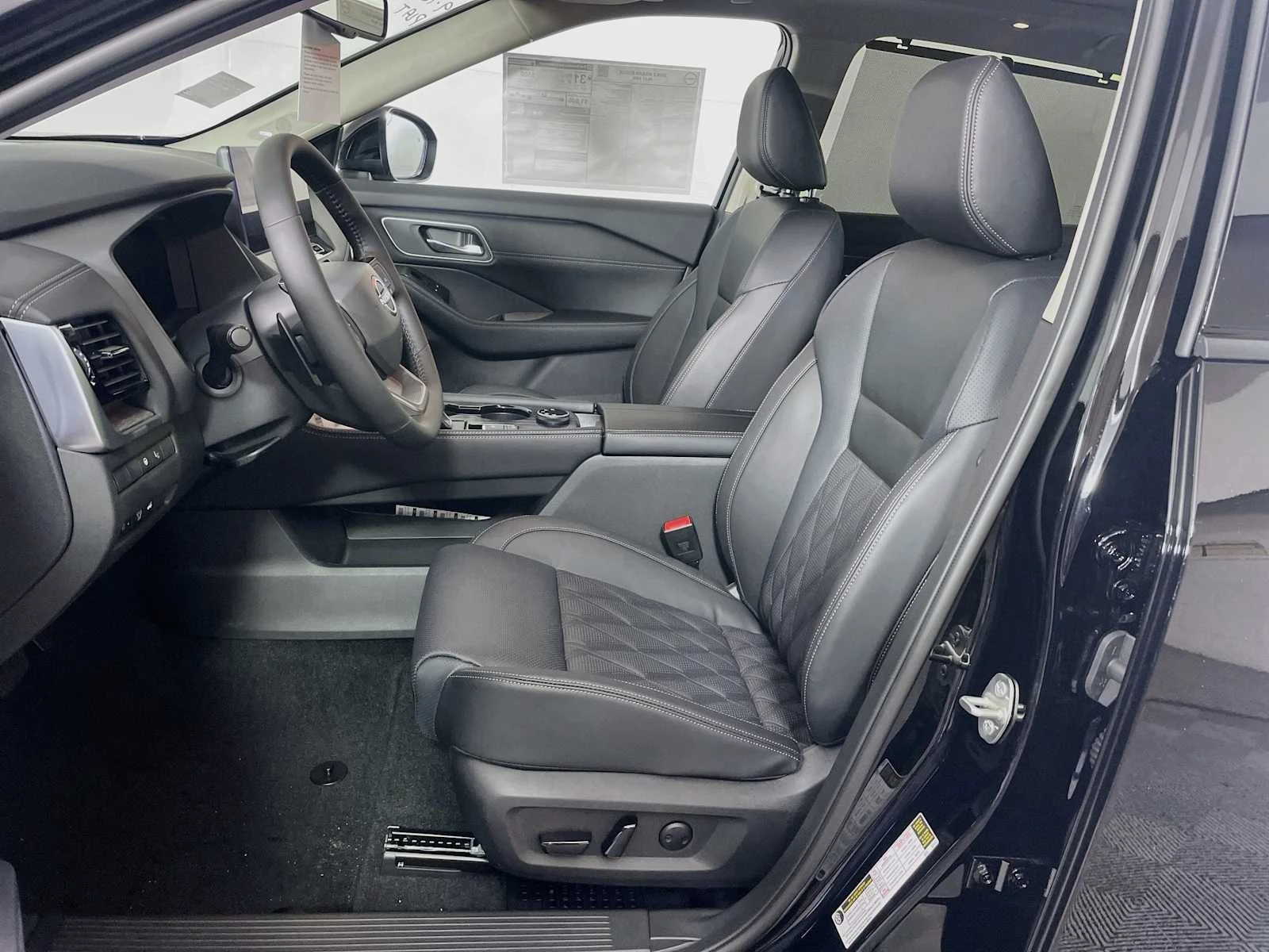 New 2026 Super Black Nissan Platinum image 4