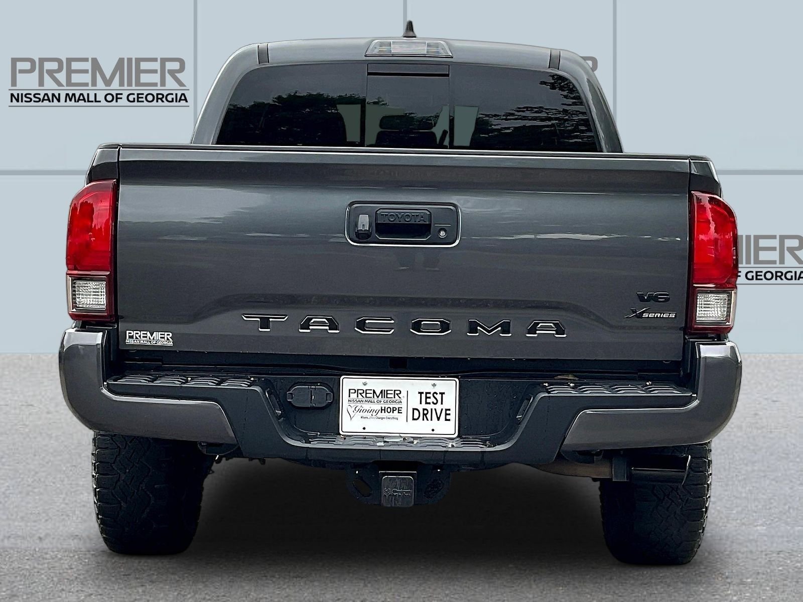 Used 2022 Gray Toyota SR5 image 6
