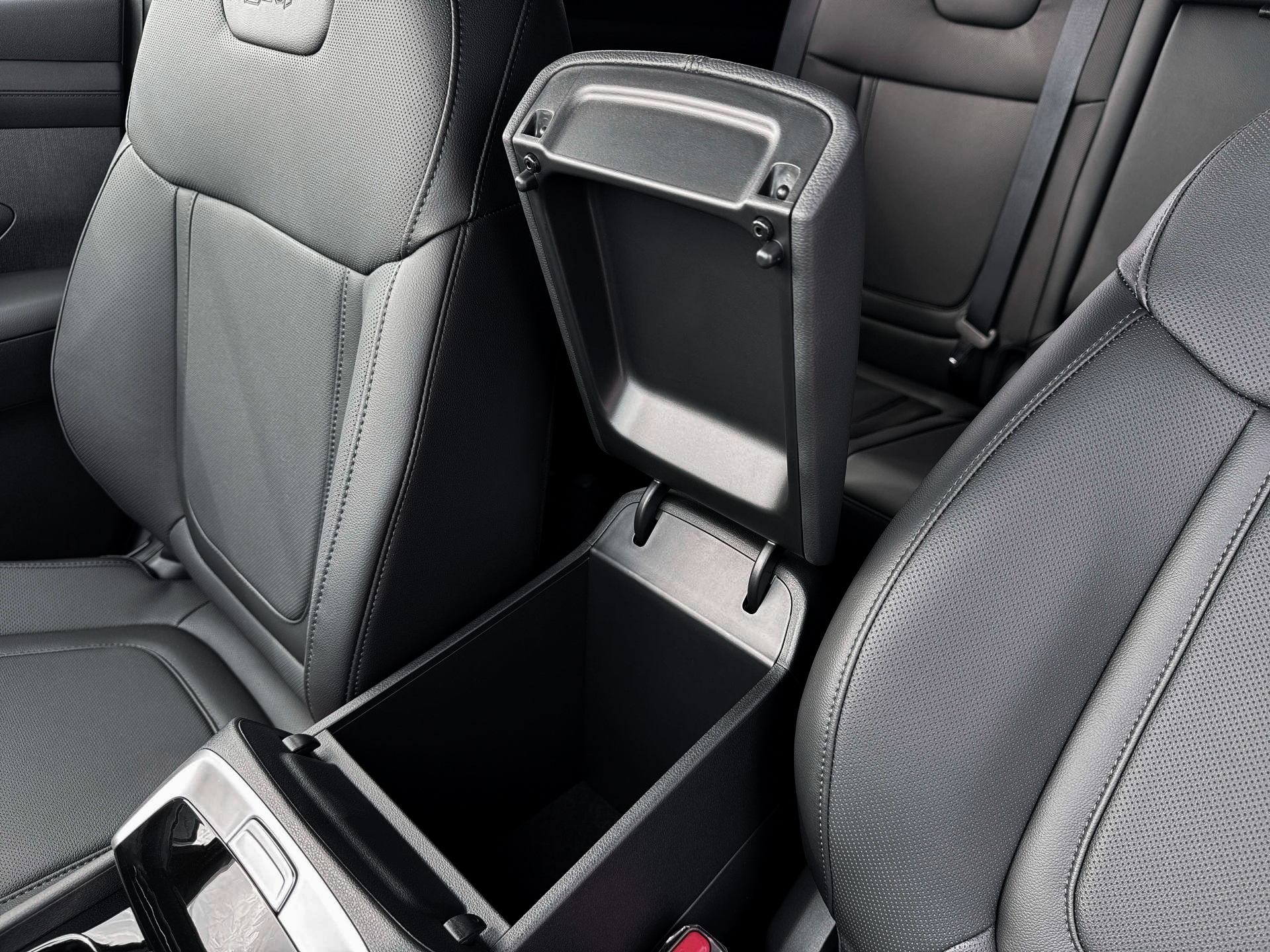 New 2026 Shimmering Silver Hyundai XRT AWD image 18