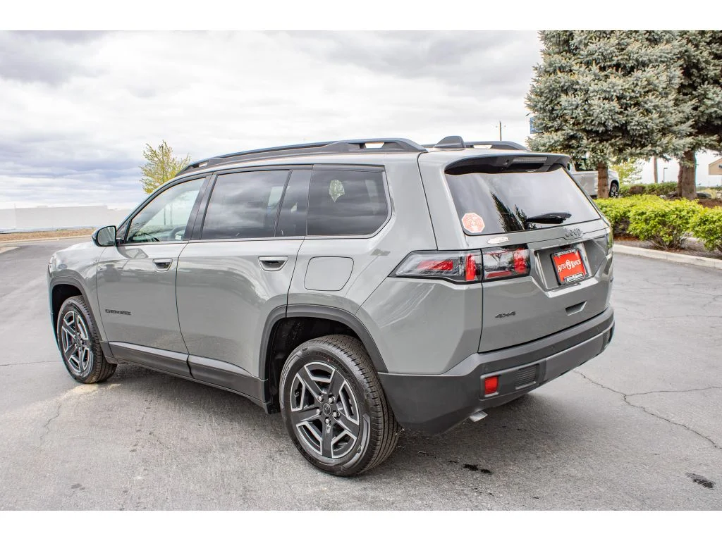 New 2026 Sting-Gray Clearcoat Jeep Laredo image 6