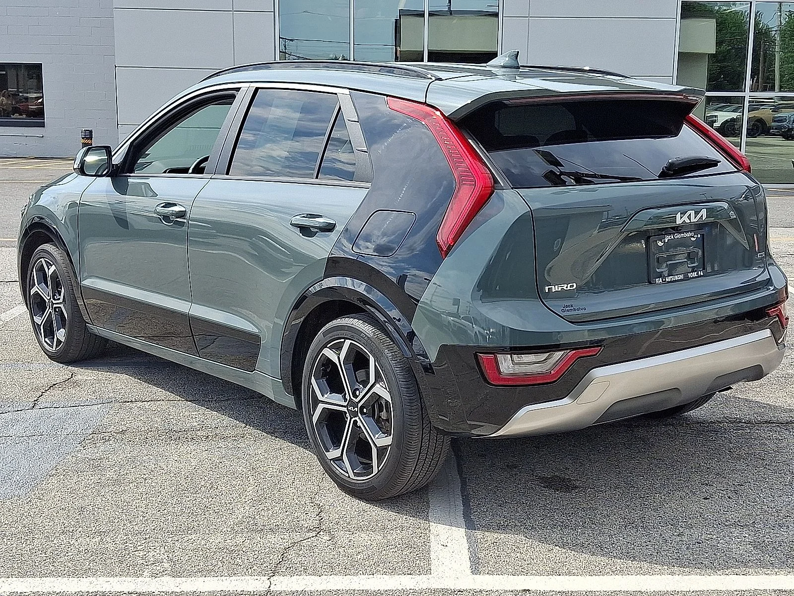 Certified Used 2023 Green Kia SX Touring image 5