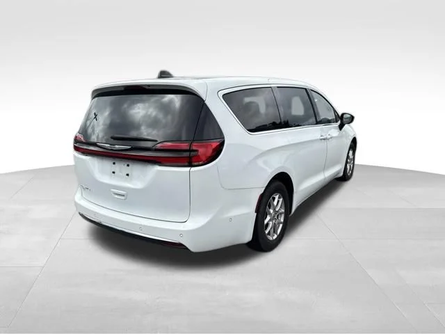 Used 2024 White Chrysler Touring L image 6