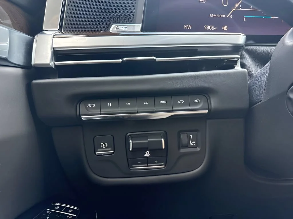 Used 2025 Crystal White Tricoat Cadillac Sport Platinum image 26