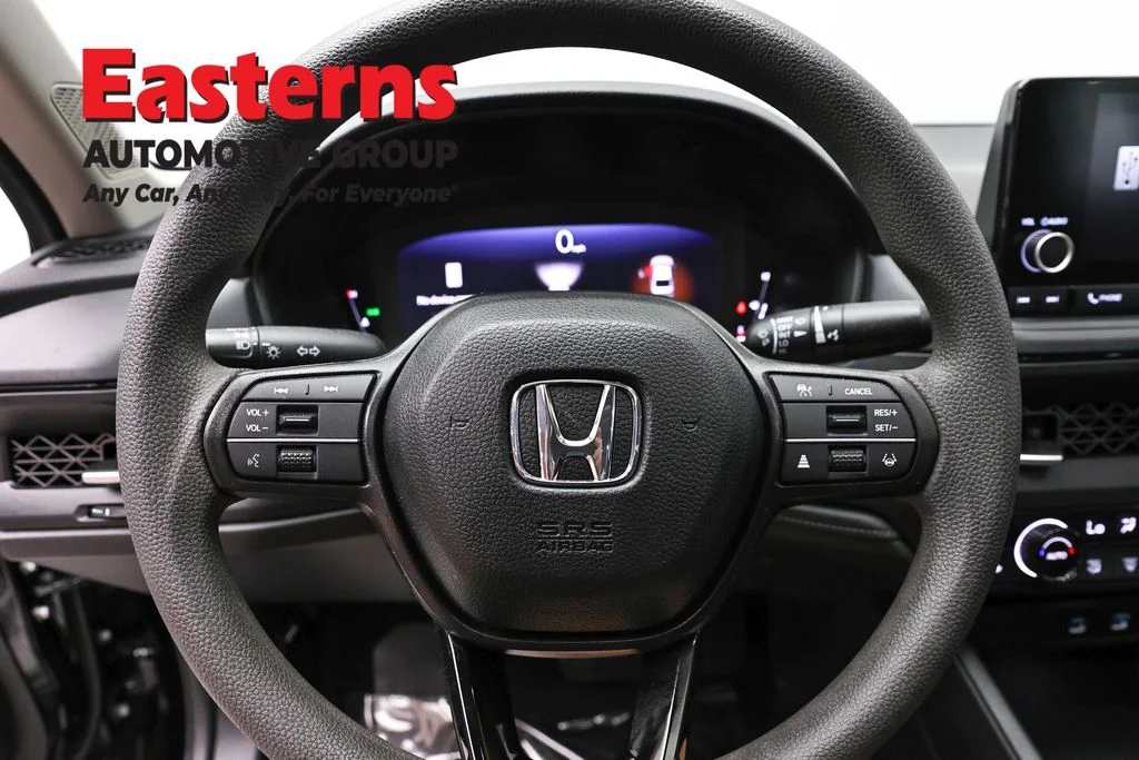 Used 2025 Black Honda SE image 10